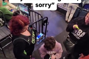 生涯首签？有球迷找塔图姆的儿子Deuce要了签名